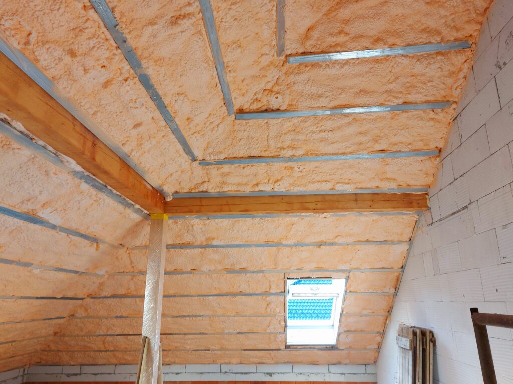 Aplikace stříkané PUR pěny EXY 09